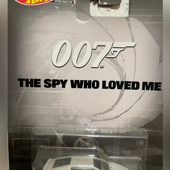 007 Hotwheels Lotus Esprit S1. New in packaging. - Picture 4 of 5